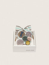 Skins multicolor striped laces with pins