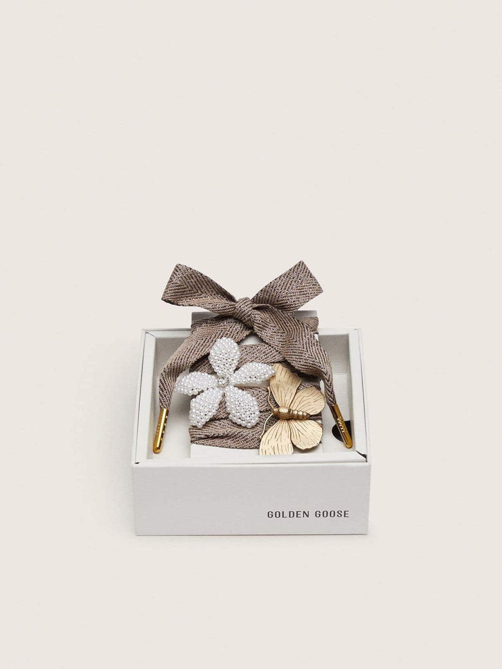 Skin "Sparkling" brown black and silver herringbone laces with two appliqué charms