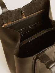 Pouch in black leather with raised logo