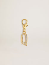 Letter Q charm in gold-colored brass with crystals