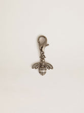 Bee-shaped charm in silver-colored brass with crystals