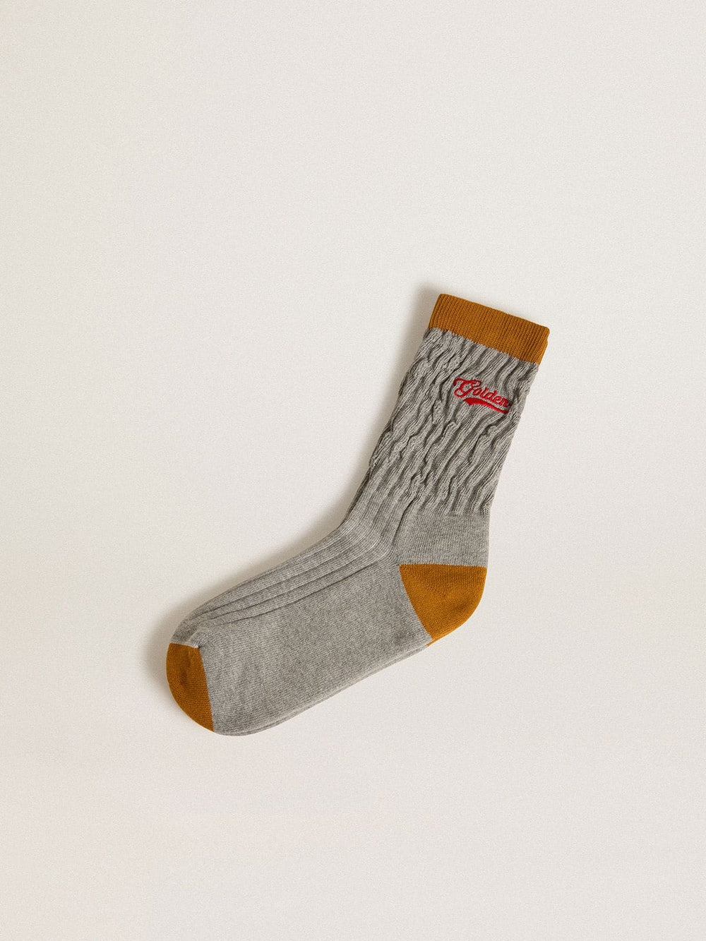 Gray ribbed socks with orange details and red logo