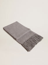 Gray ribbed wool scarf