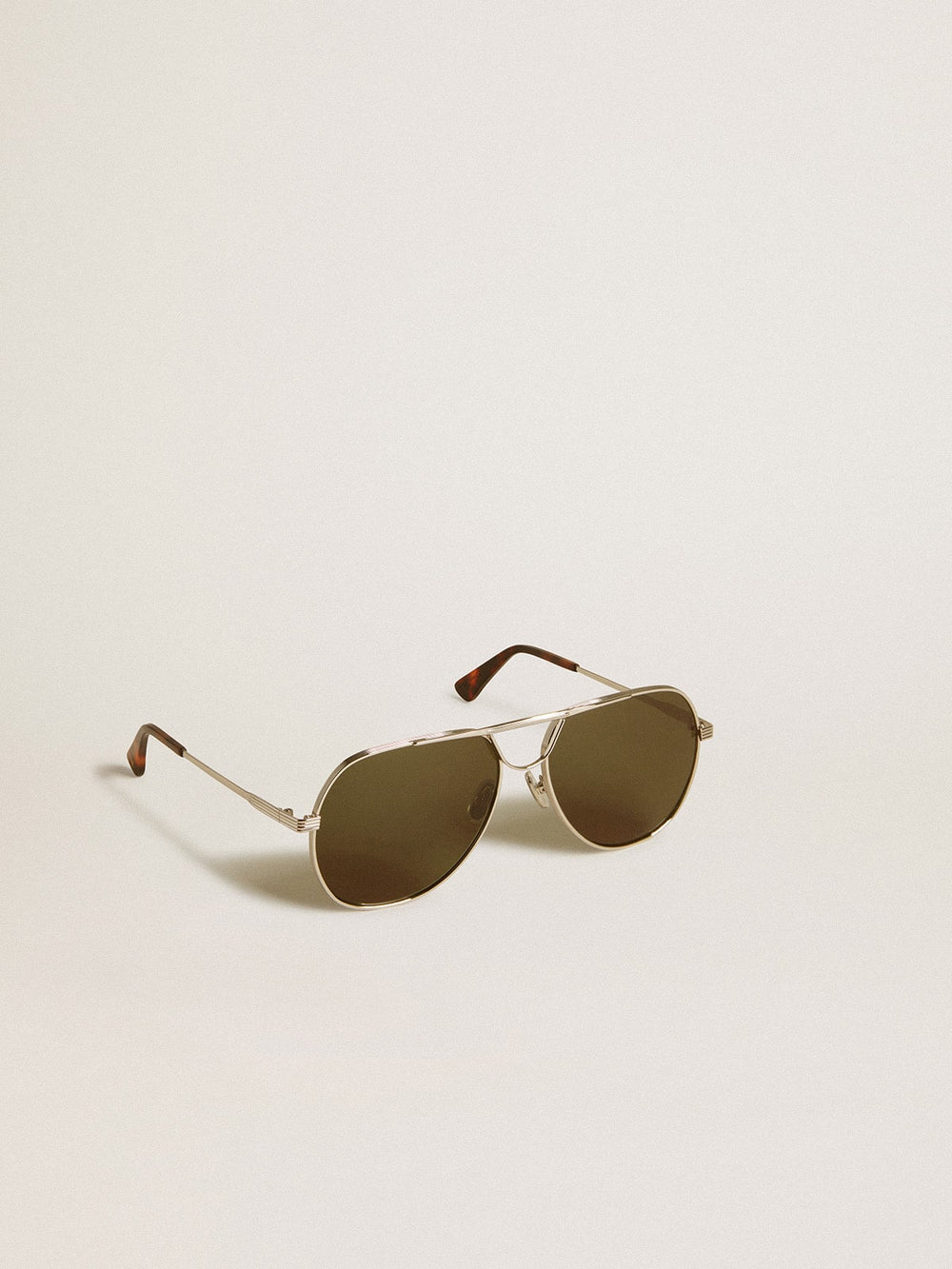Aviator sunglasses with silver frame and green lenses
