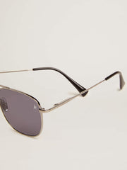 Roger aviator sunglasses with black frame and black lenses