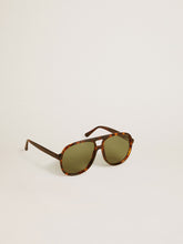 Aviator style sunglasses with tortoiseshell frame and green lenses