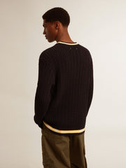 Men’s blue round-neck sweater with contrasting ribbing