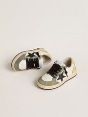 Junior Ball Star in white nappa with dark green suede inserts and black star