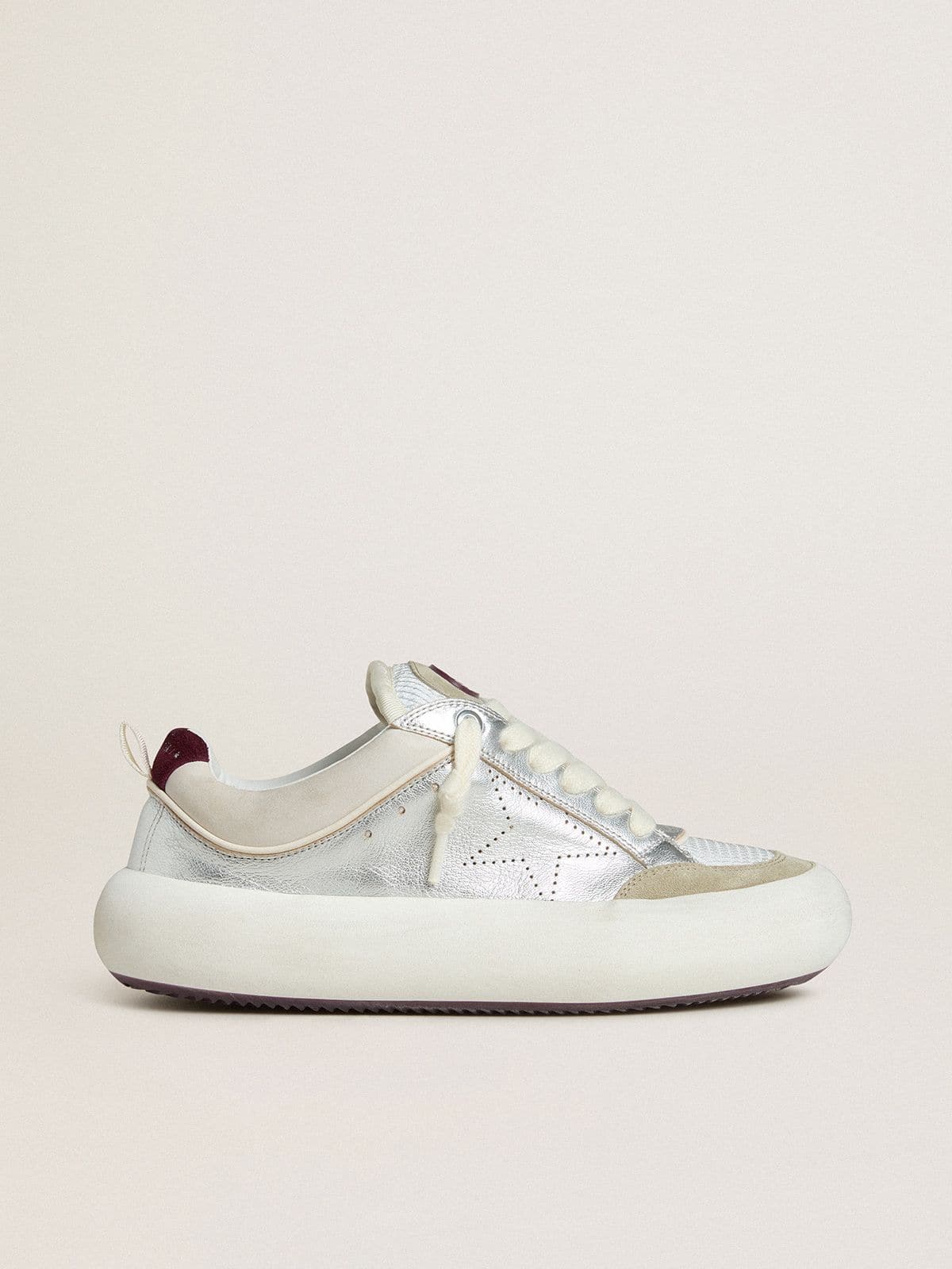 Women’s Space-Star Cube in ice-gray and silver leather with burgundy heel tab