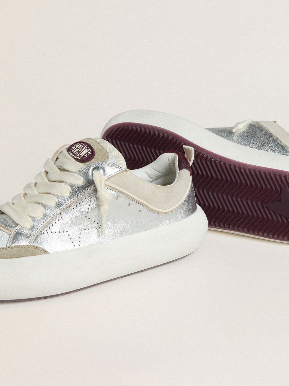 Women’s Space-Star Cube in ice-gray and silver leather with burgundy heel tab