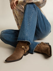 Low Debbie boots in dove-gray suede with removable buckle