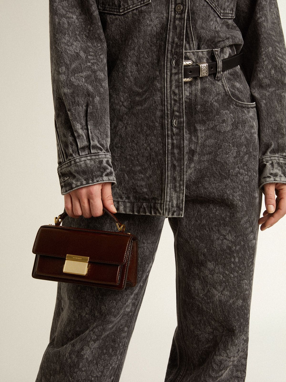 Small Venezia Bag in dark brown laminated leather with gold details