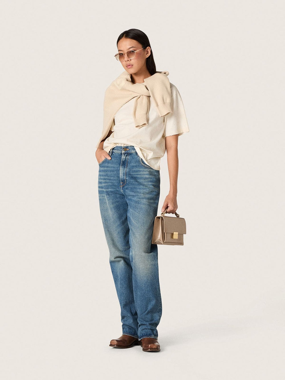 Star unisex T-shirt in white cotton with all-over gradient crystals and print on the back