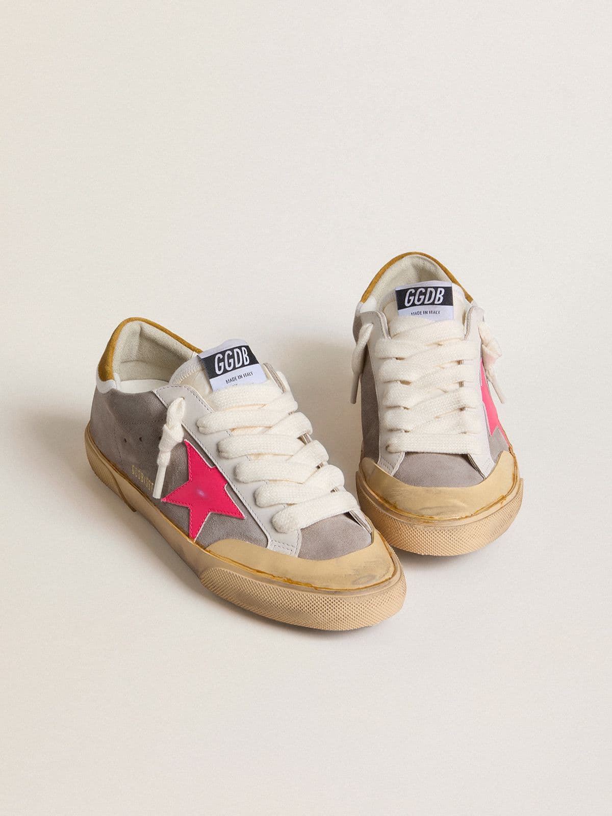 Women's Super-Star in dove-gray suede with fuchsia leather star and ocher suede heel tab