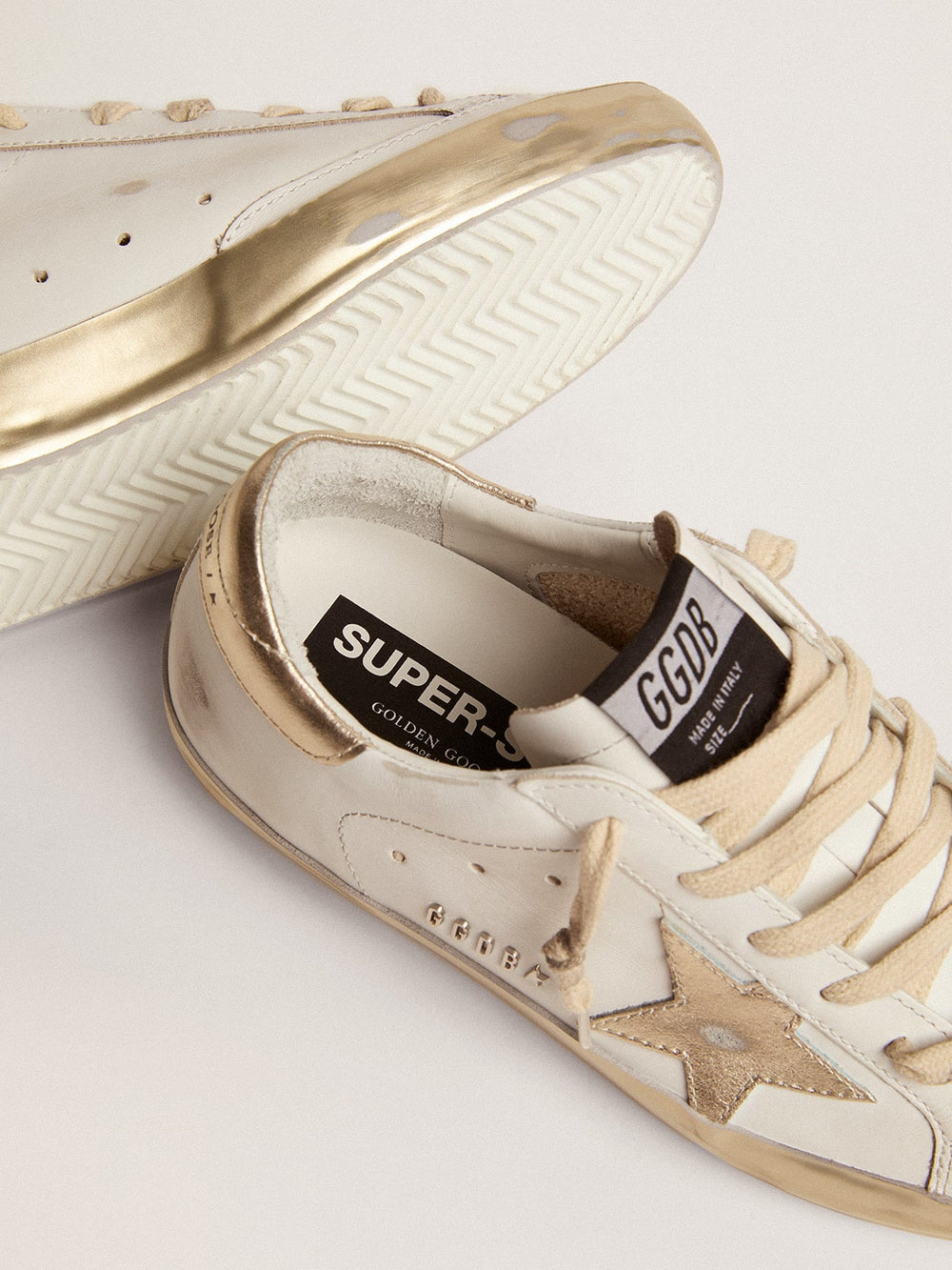 Women’s Super-Star sneakers with gold foxing Golden Goose