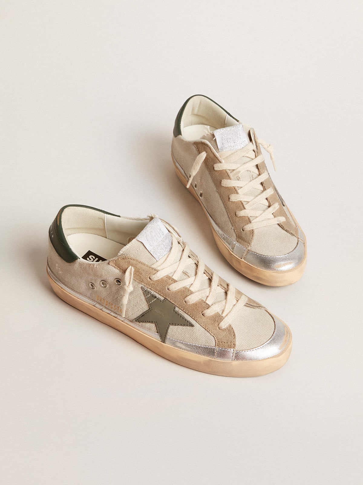 Super-Star in gray canvas with a green leather star and heel tab