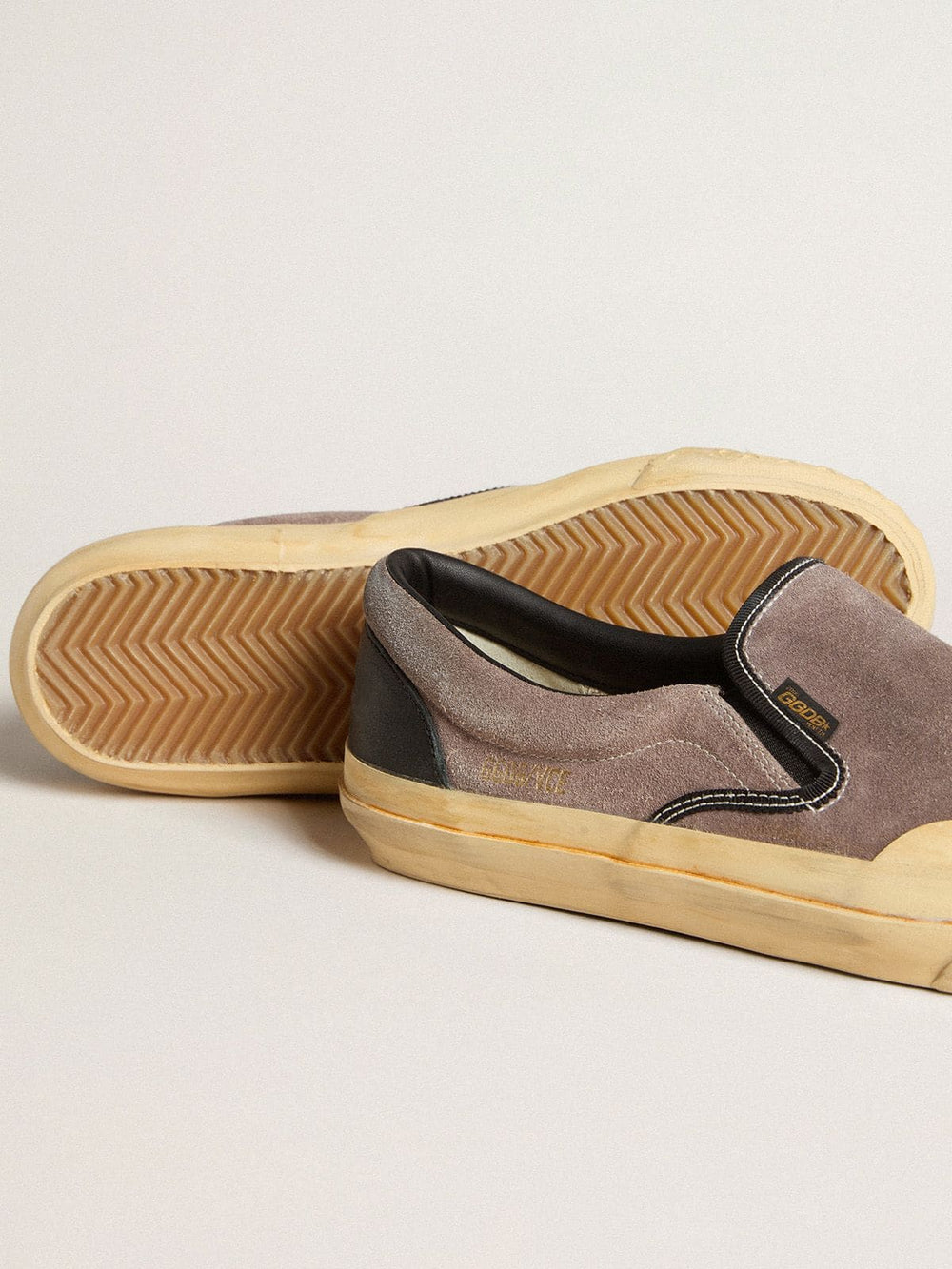 Women's VCE Penstar in dove-gray suede with black leather heel tab