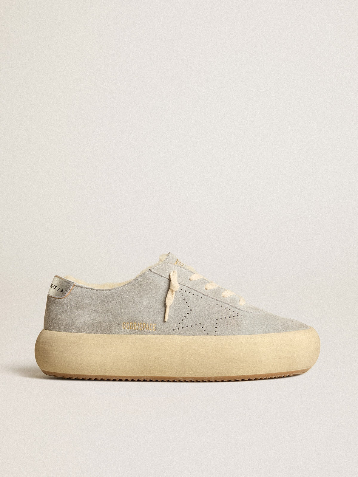 Women’s Space-Star shoes in ice-gray suede with shearling lining