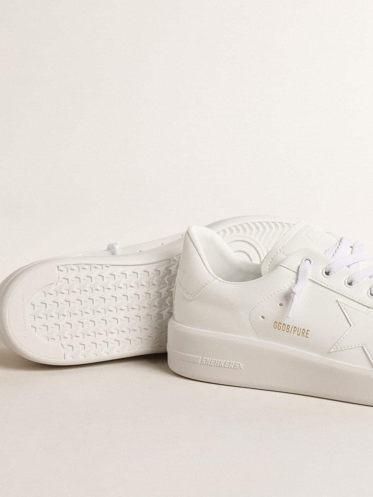 Women’s bio-based Purestar with white star and heel tab