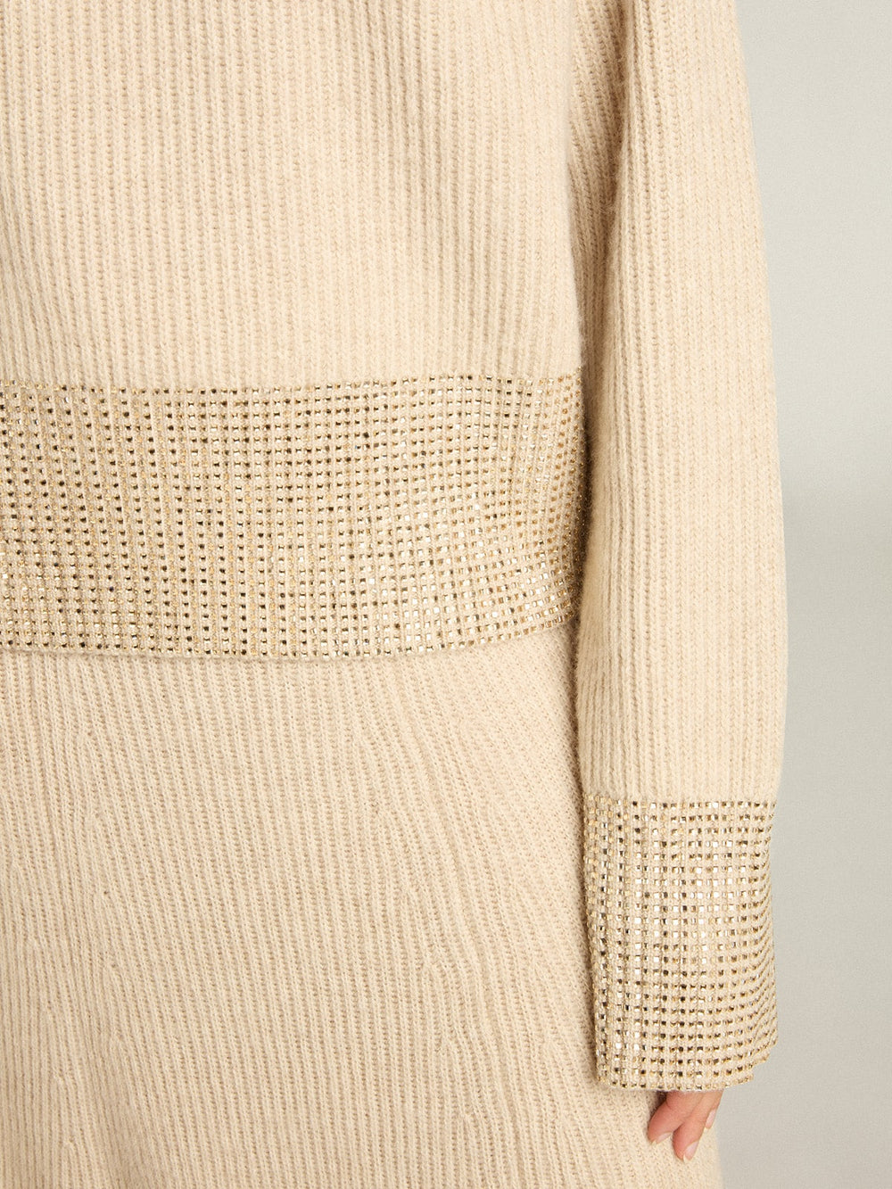 Women's boxy sweater in wool with hotfix crystal decoration