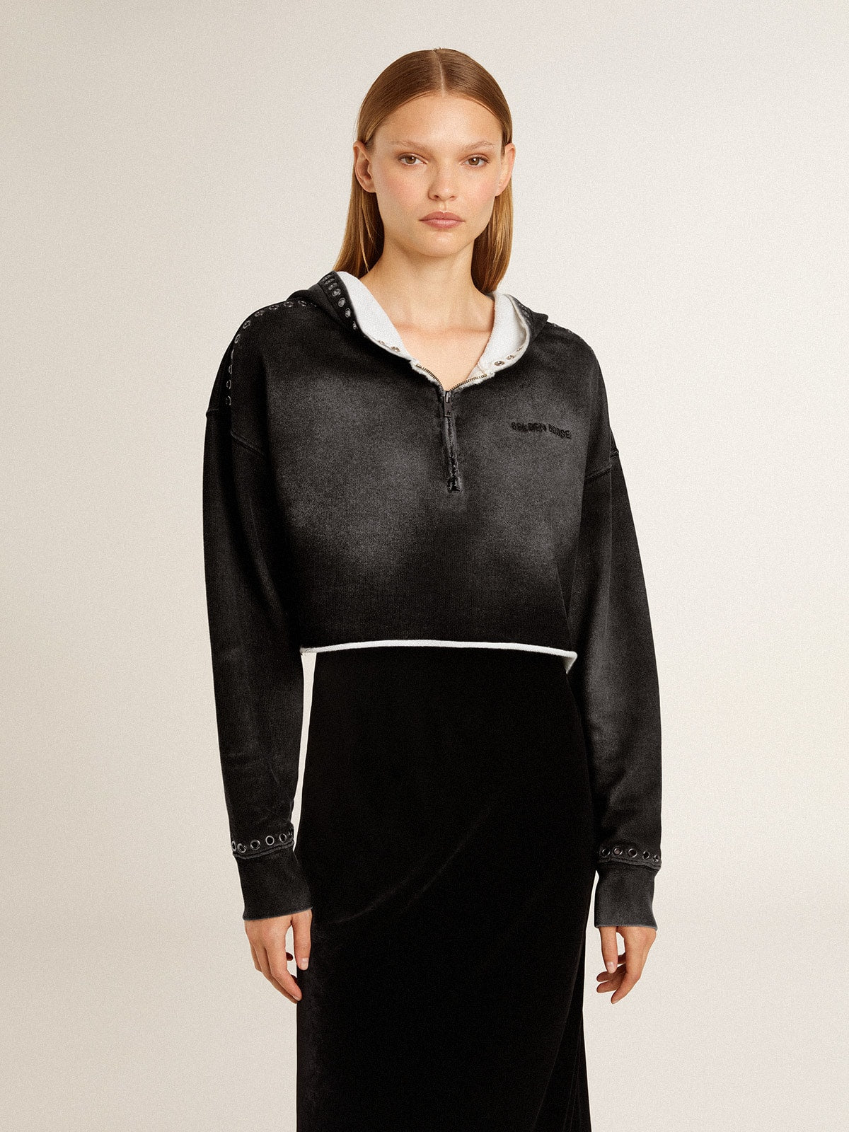 Gray cropped sweatshirt with a lived-in effect