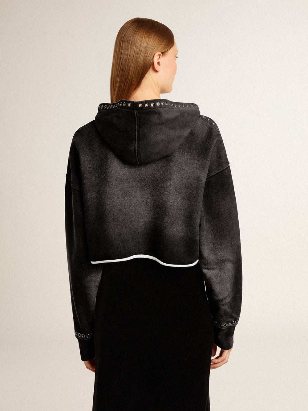 Gray cropped sweatshirt with a lived-in effect