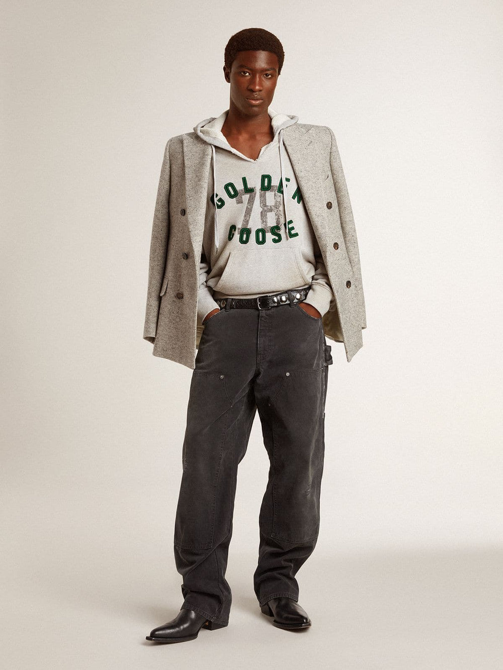 Hooded sweatshirt in worn gray with embroidered vintage logo