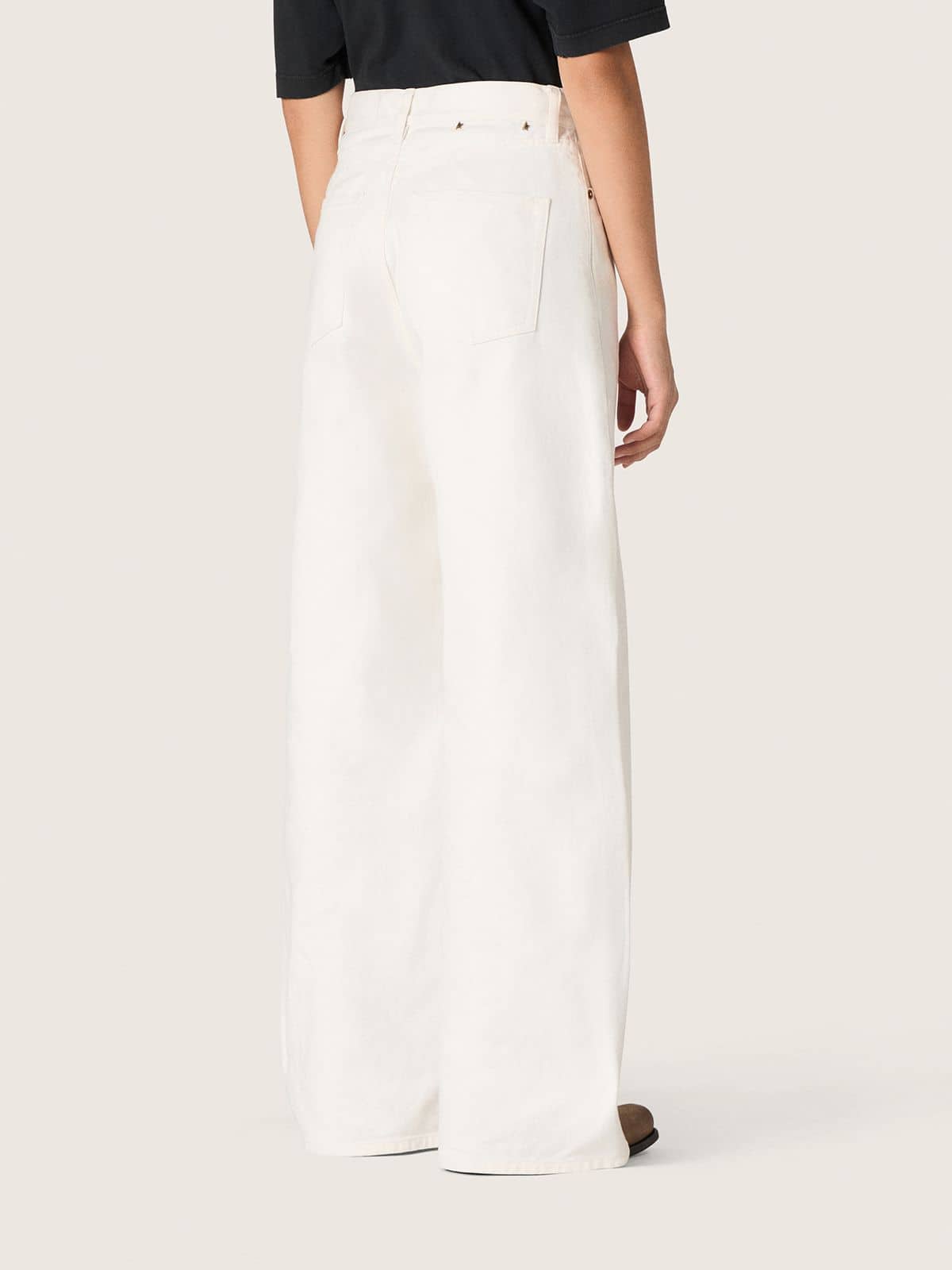 Golden women’s boyfriend jeans in optical white bull denim