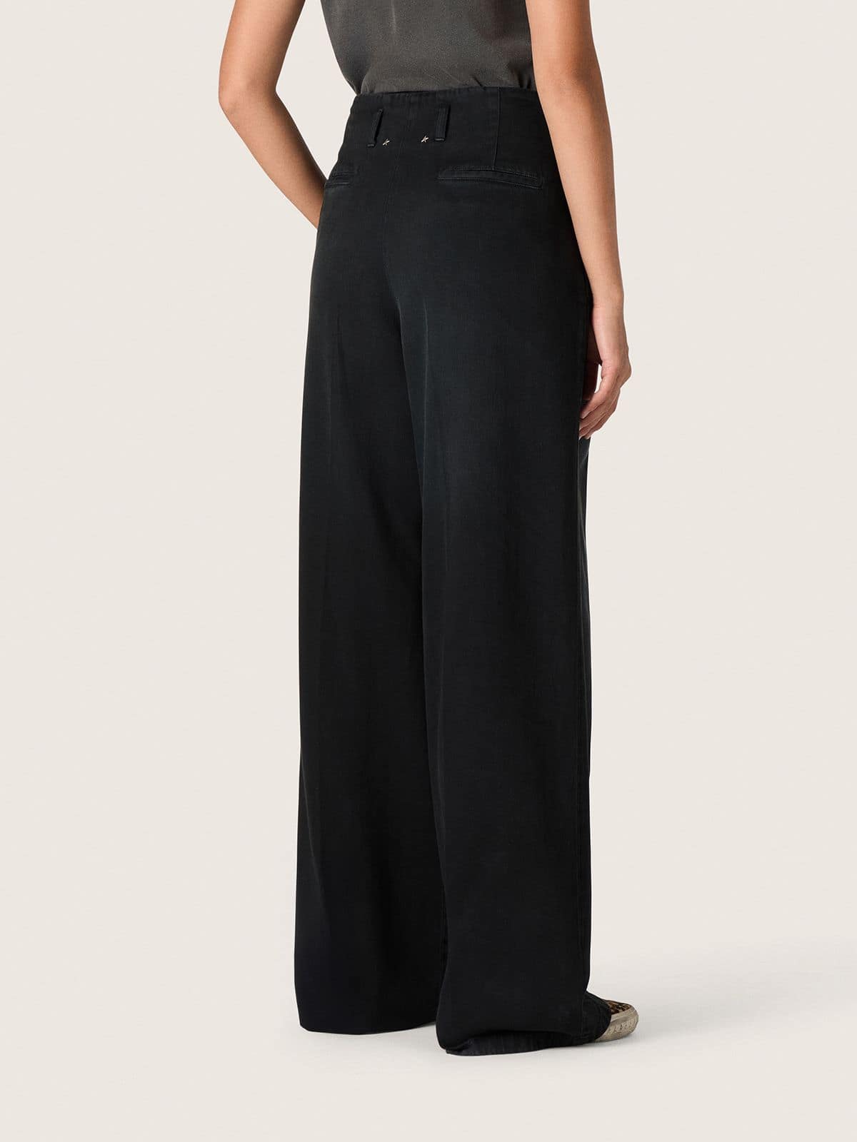 Women's pants in black cotton denim with a lived-in treatment
