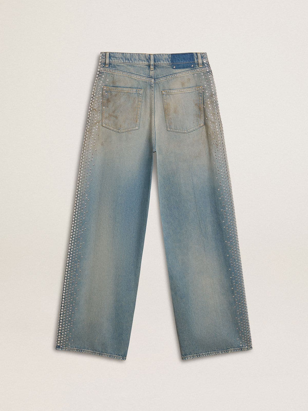 Women's boyfriend jeans with a lived-in effect sand wash and studs