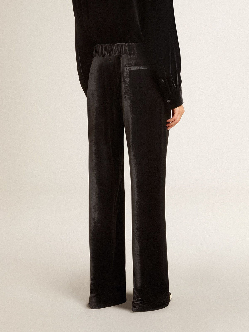 Black velvet-effect pants