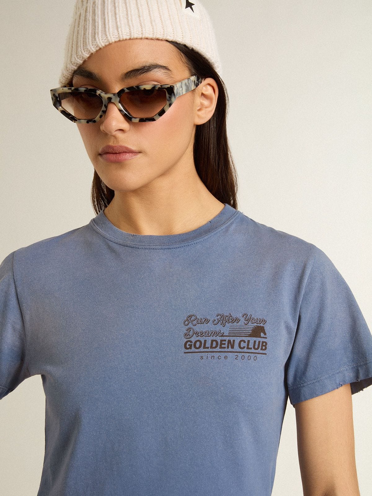 Women's faded light blue T-shirt with print on the chest