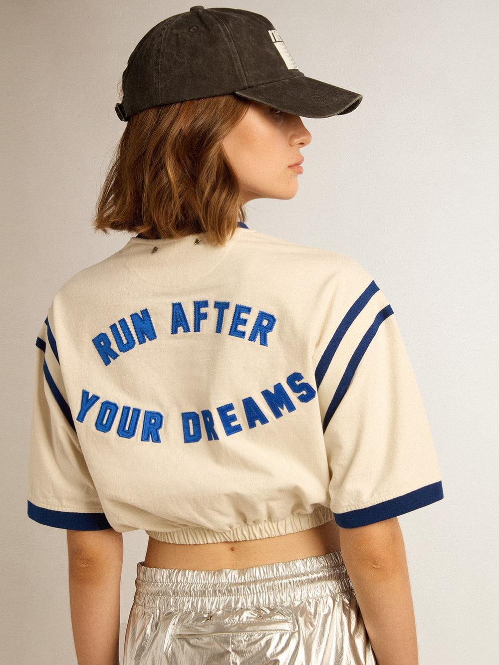 Aged white cotton cropped T-shirt with lettering on the back