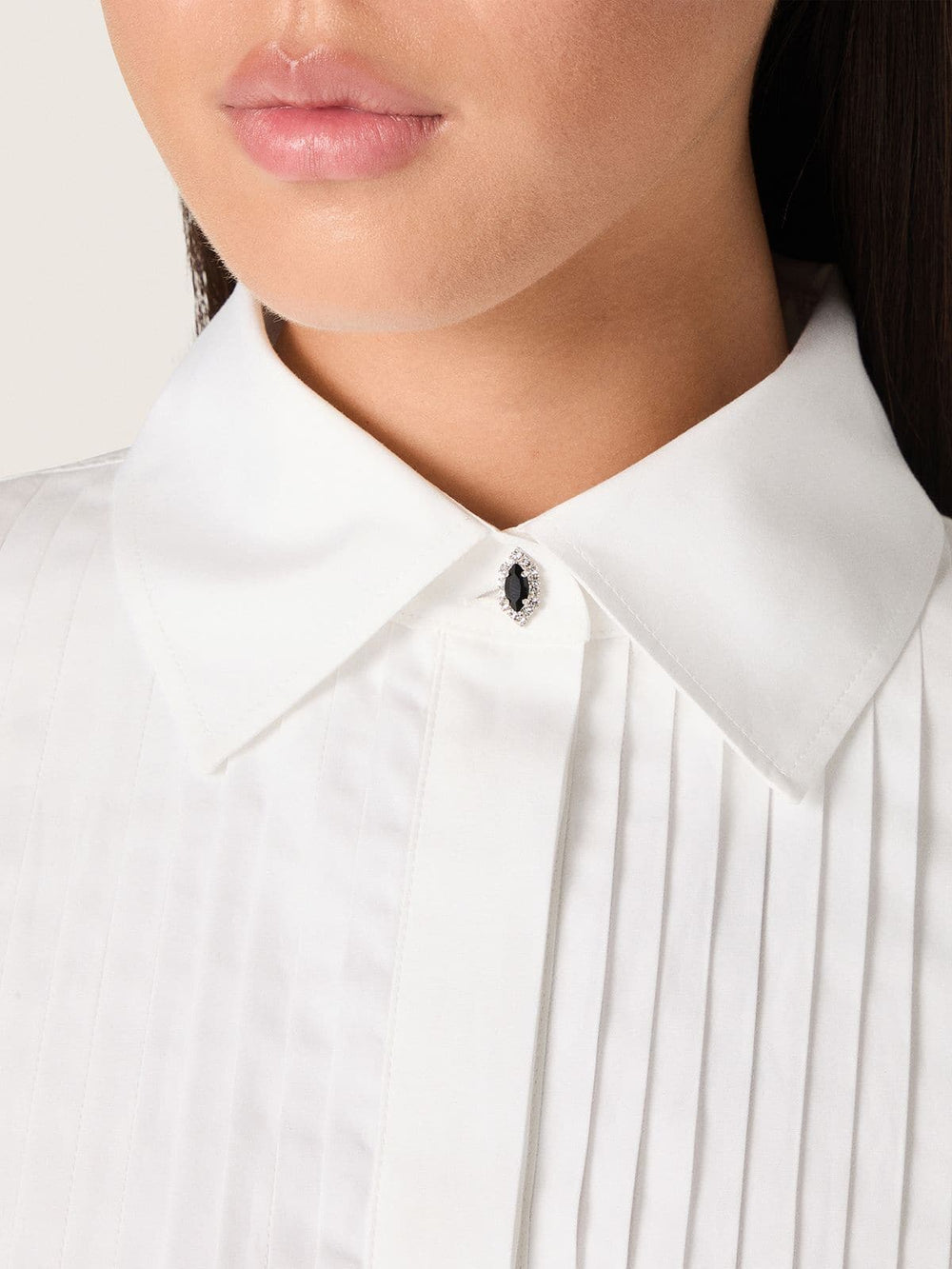 Women's oversized shirt in white cotton with pleated detail and jewel buttons