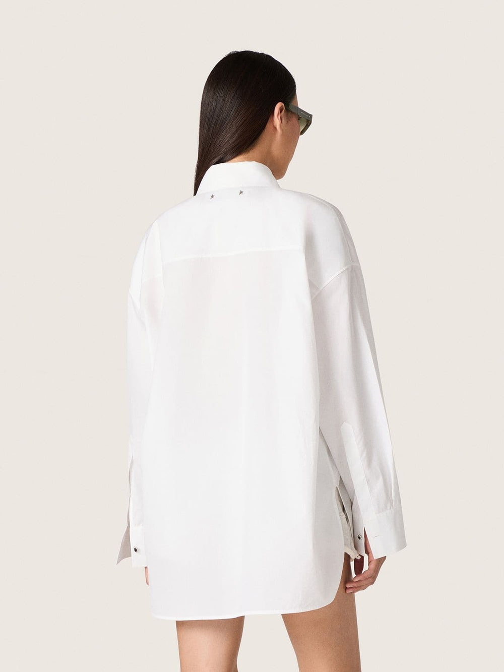 Women's oversized shirt in white cotton with pleated detail and jewel buttons