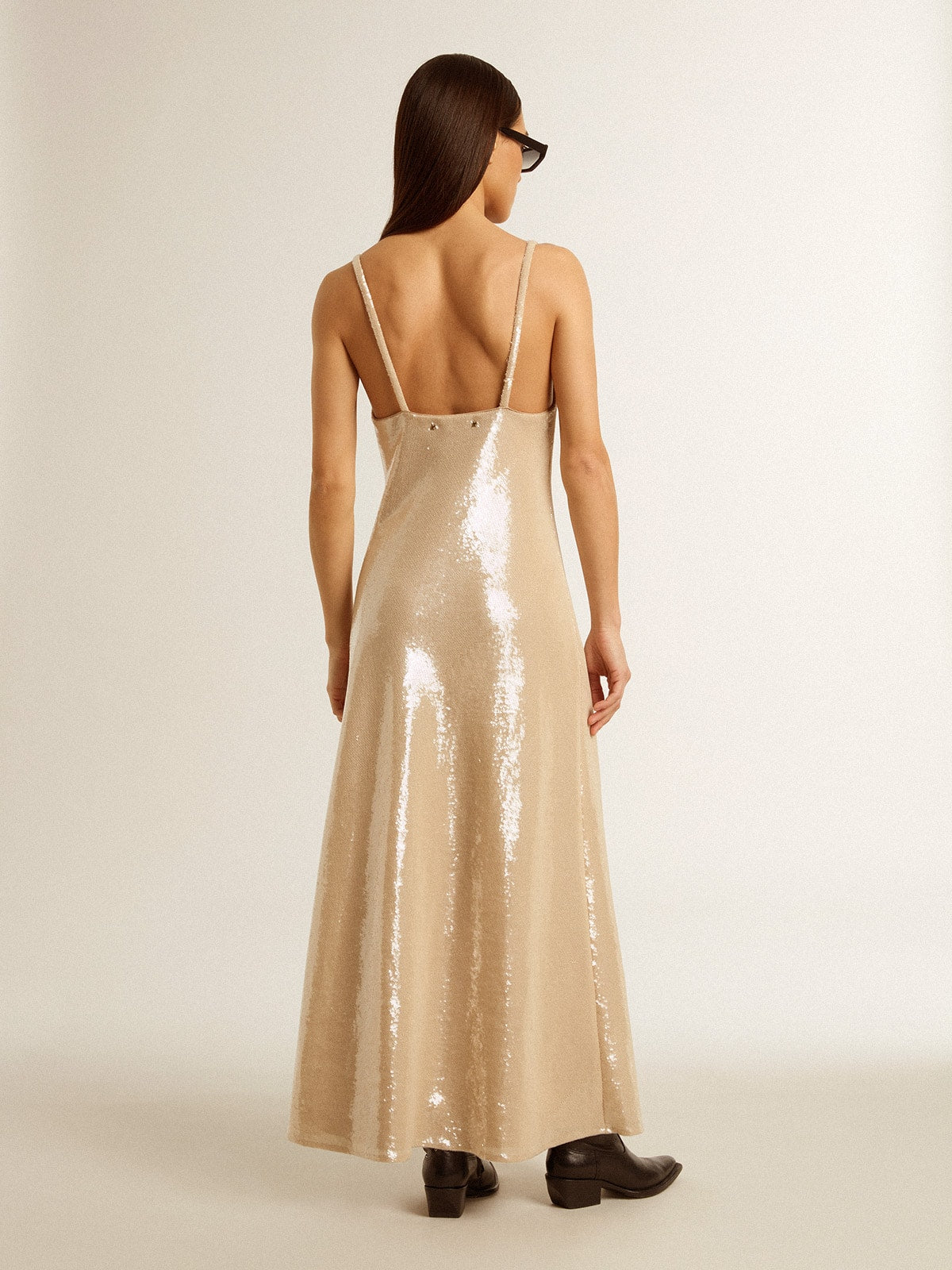 Sleep dress in parchment-colored sequins