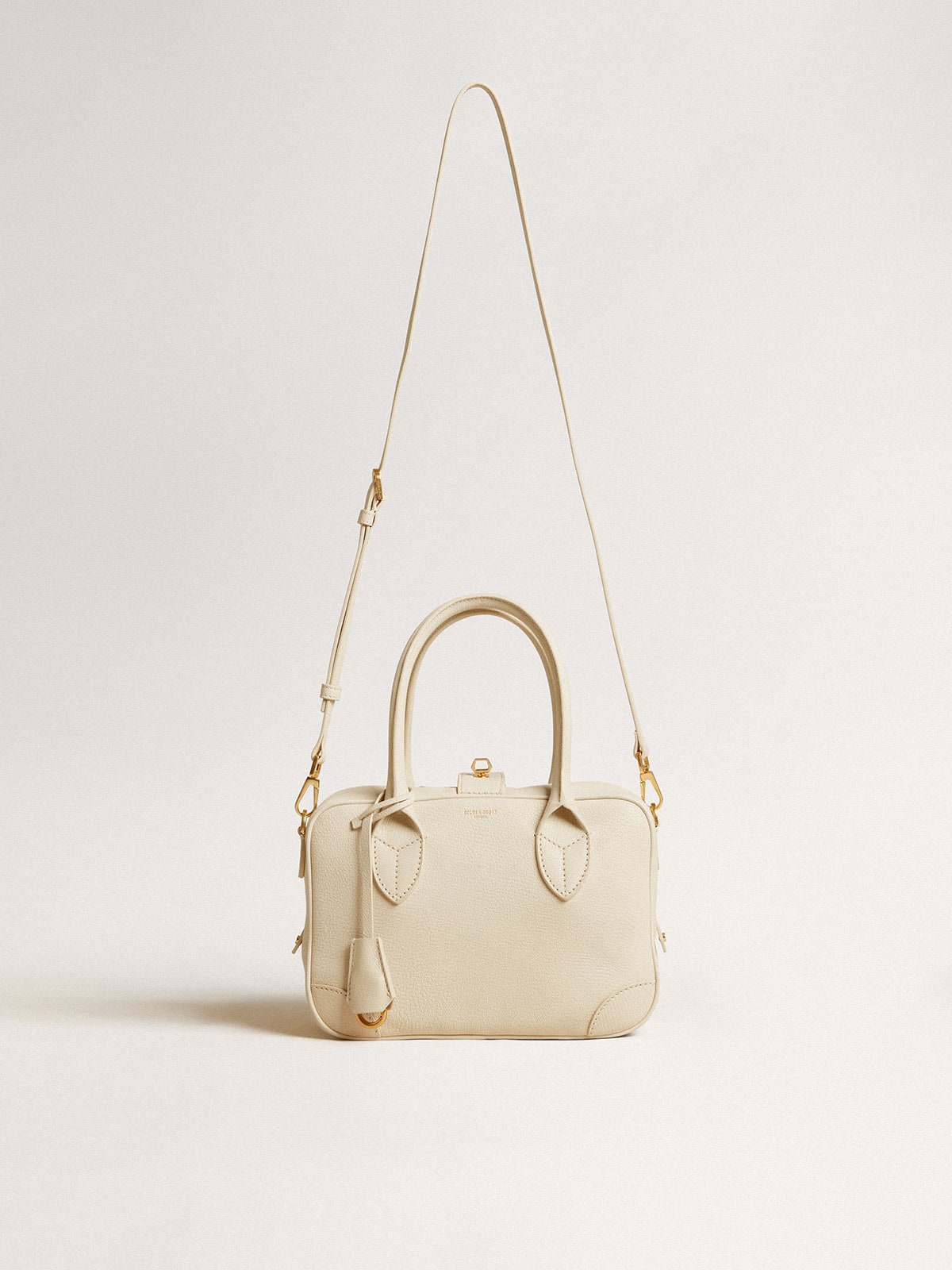 Vita Bag in butter-colored leather with gold details