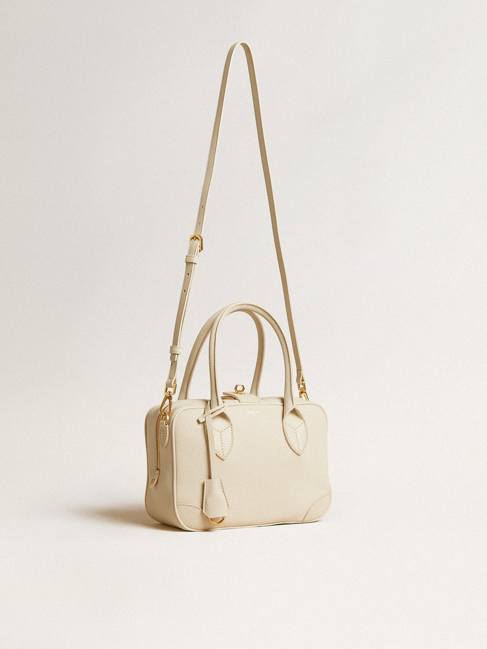 Vita Bag in butter-colored leather with gold details