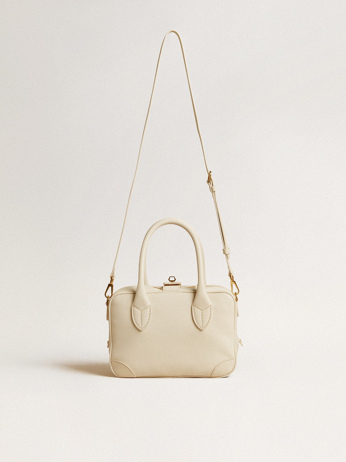 Vita Bag in butter-colored leather with gold details