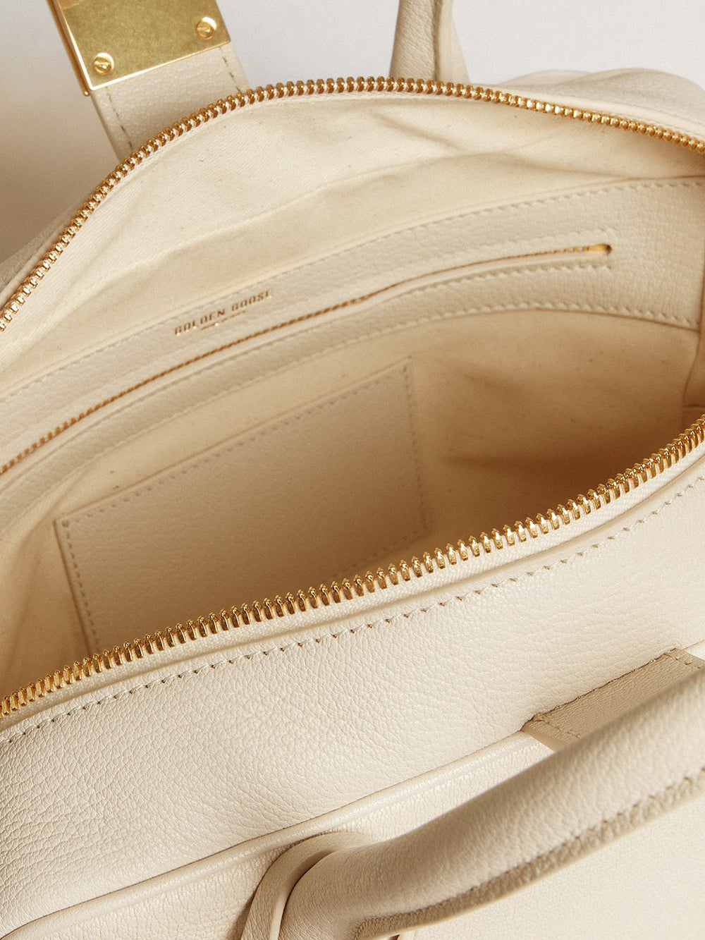 Vita Bag in butter-colored leather with gold details