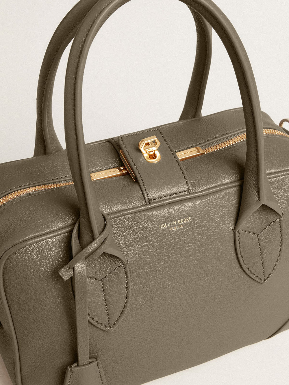 Vita Bag in sage-green leather with gold details