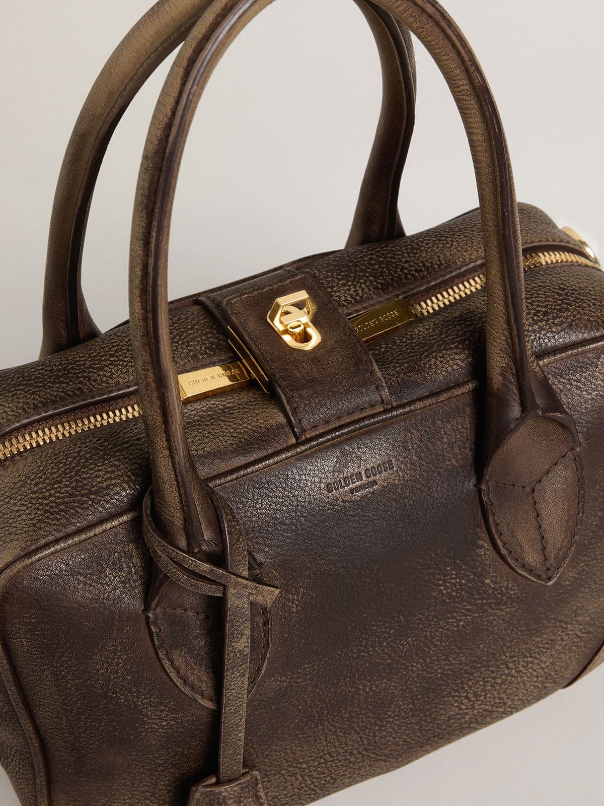 Vita Bag in brown vintage leather with gold details
