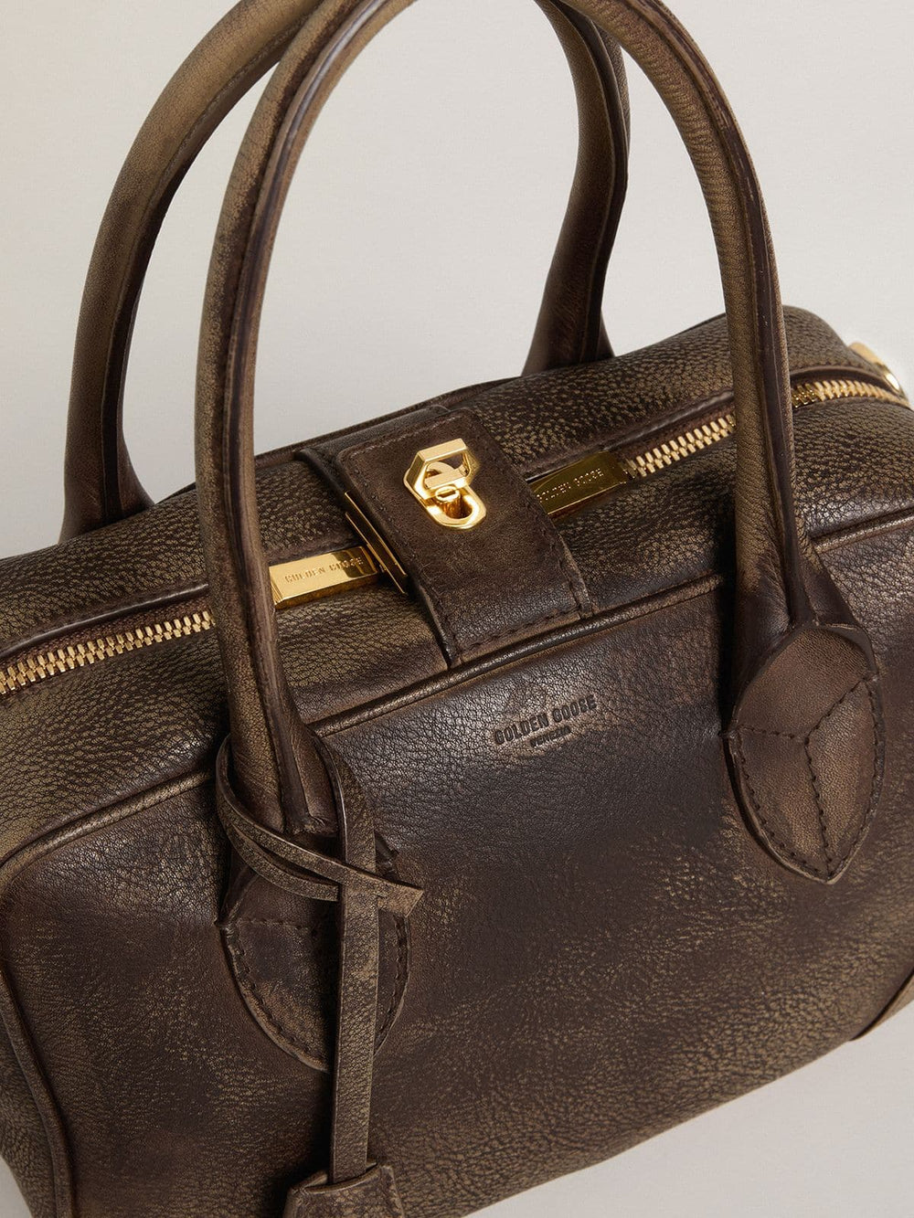 Vita Bag in brown vintage leather with gold details