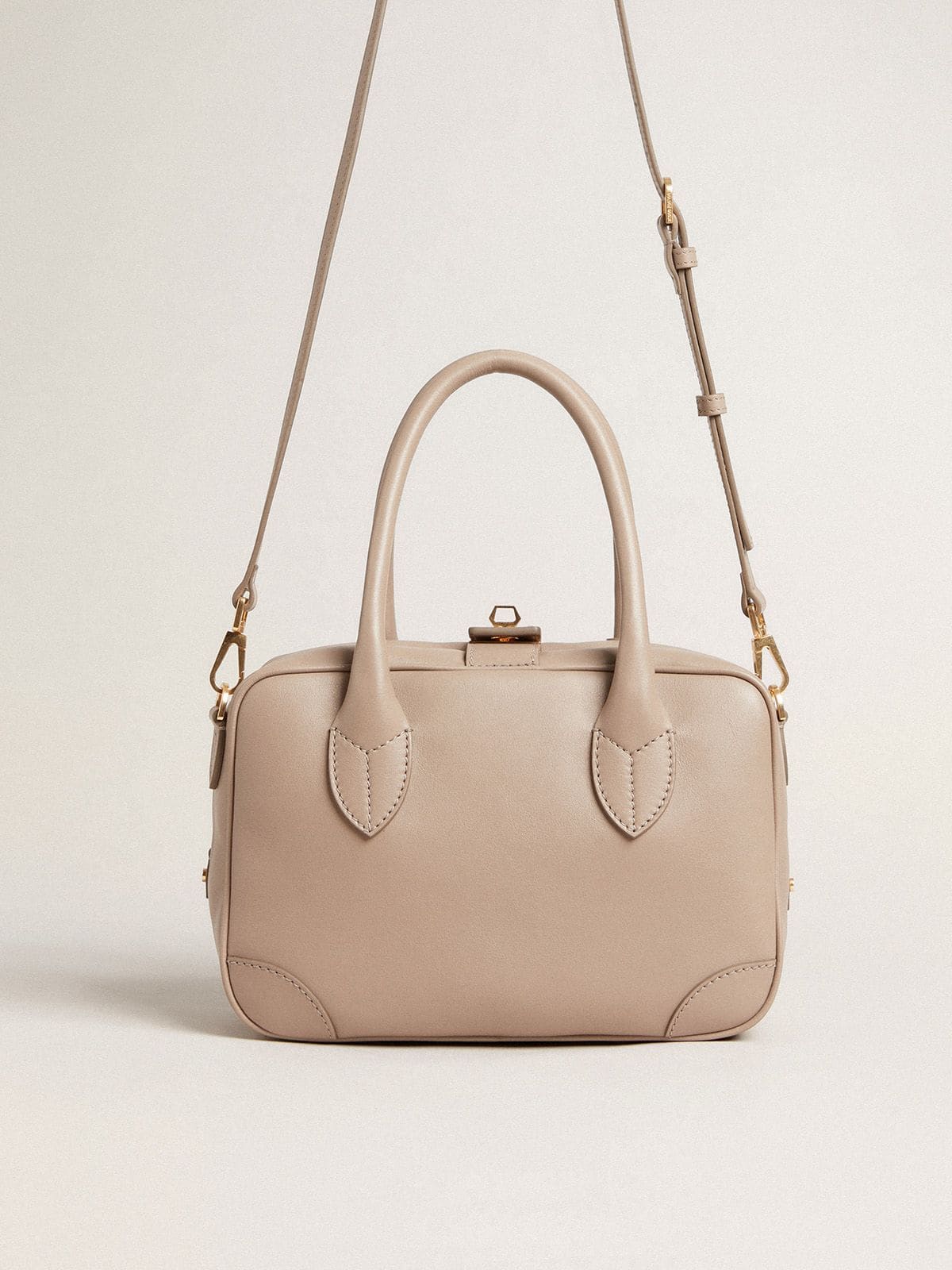 Vita Bag in taupe leather with gold details