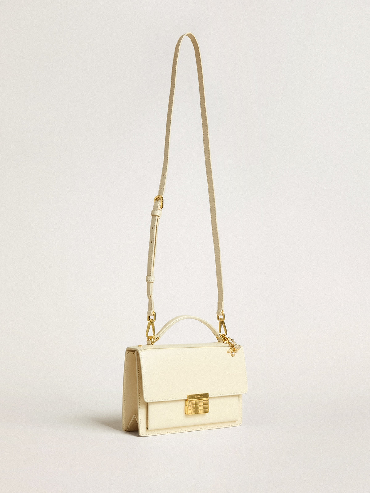 Venezia Bag in butter-colored boarded leather with double charm