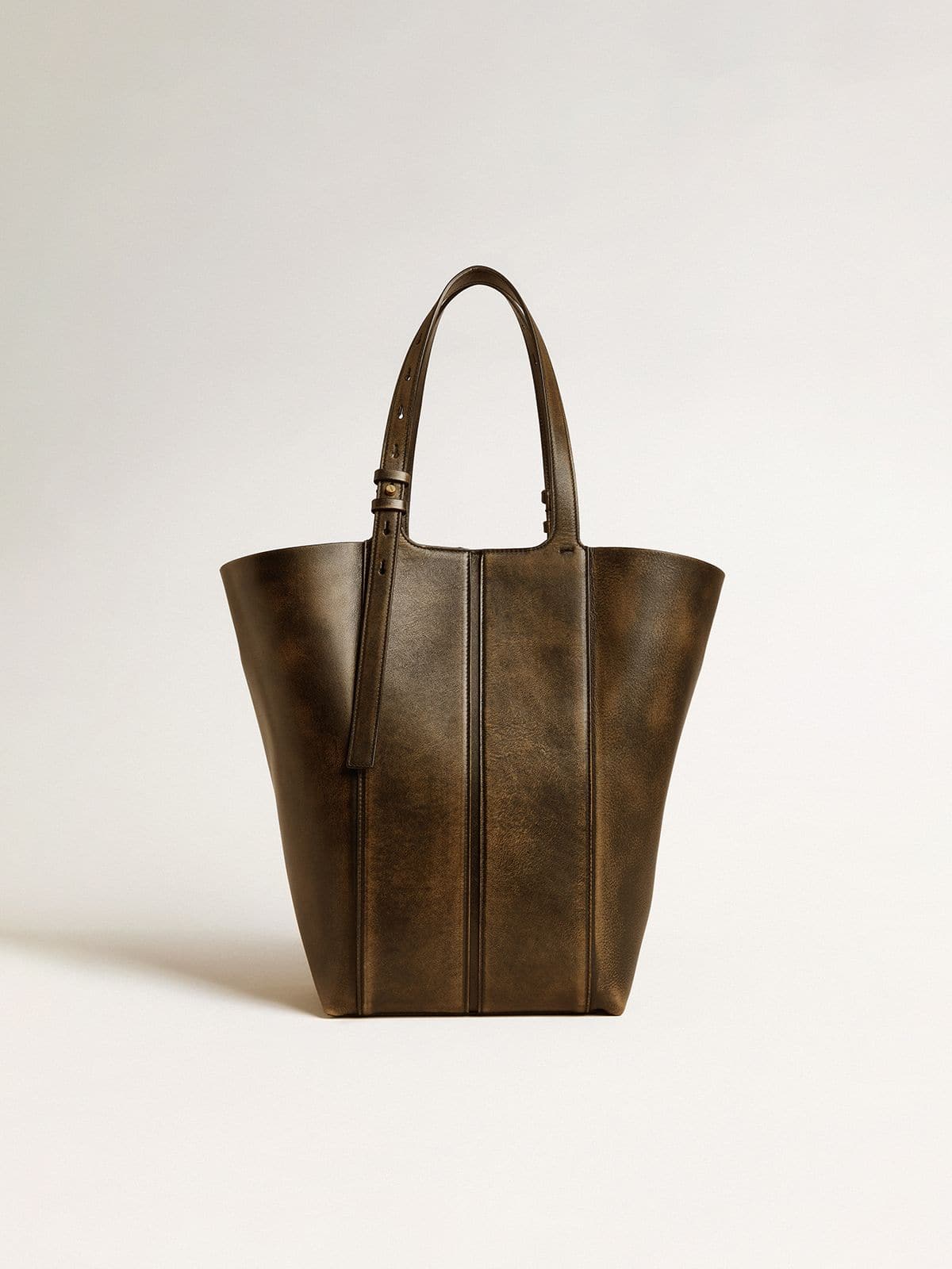 24/7 Bag North South in black distressed leather with adjustable handles