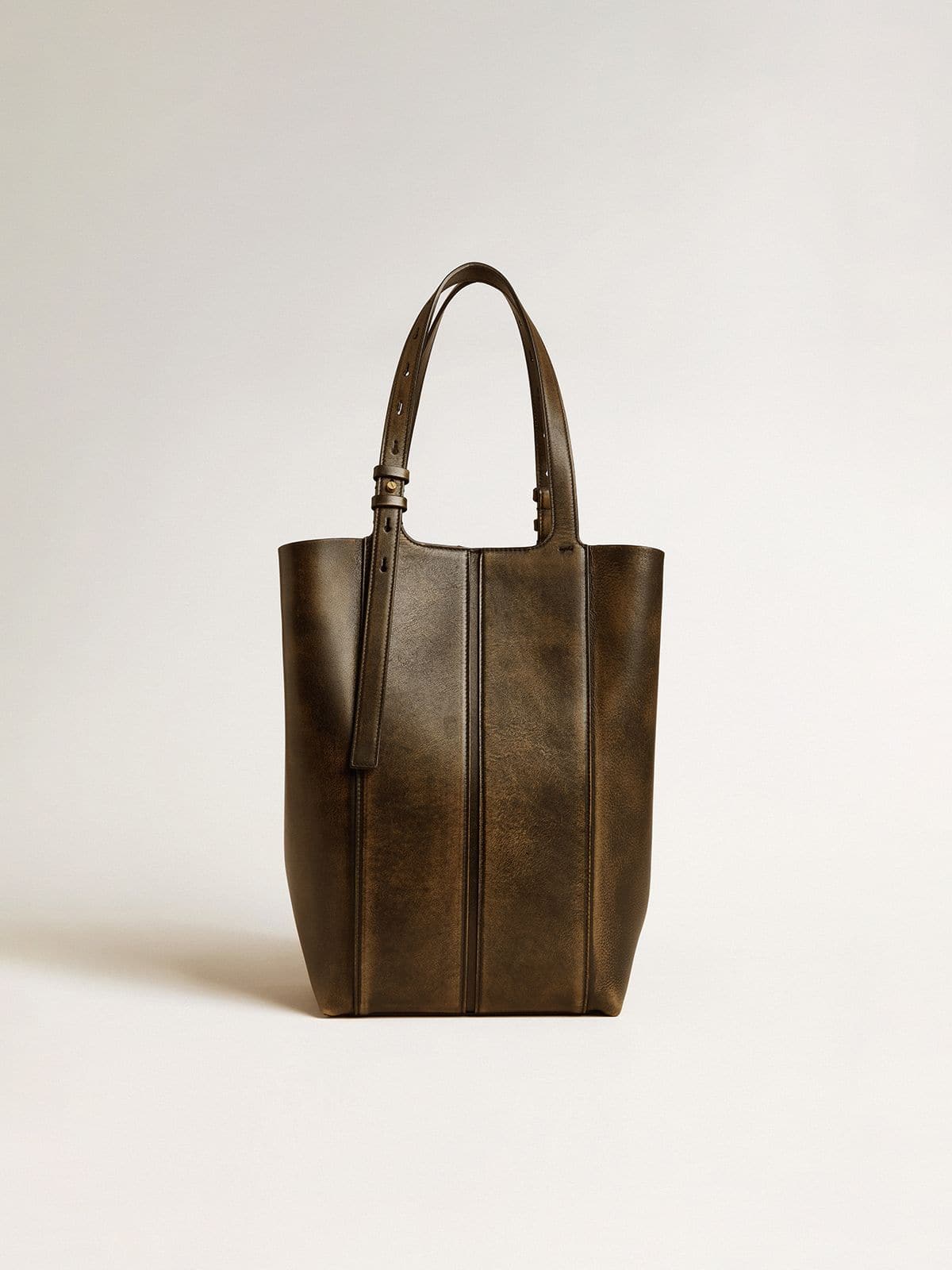 24/7 Bag North South in black distressed leather with adjustable handles