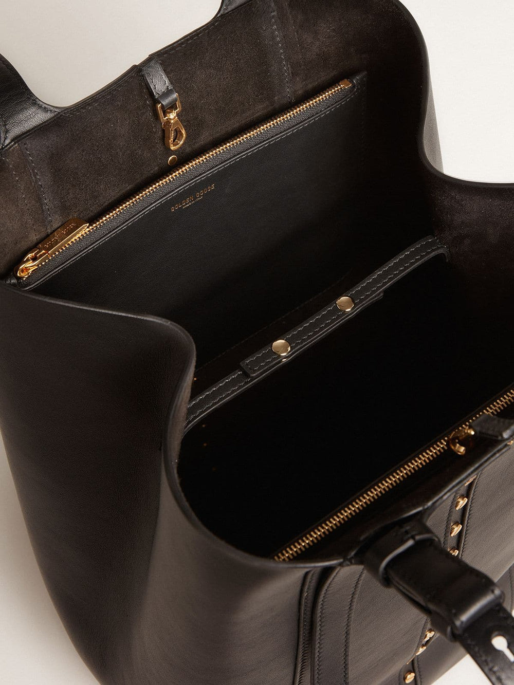 24/7 Bag North South in black leather with adjustable handles