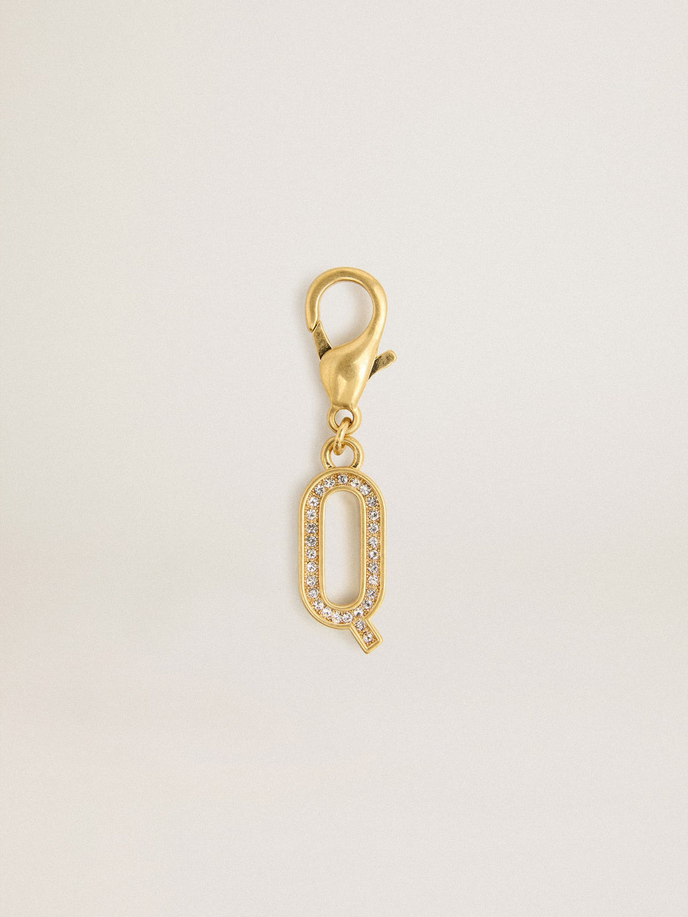 Letter Q charm in gold-colored brass with crystals