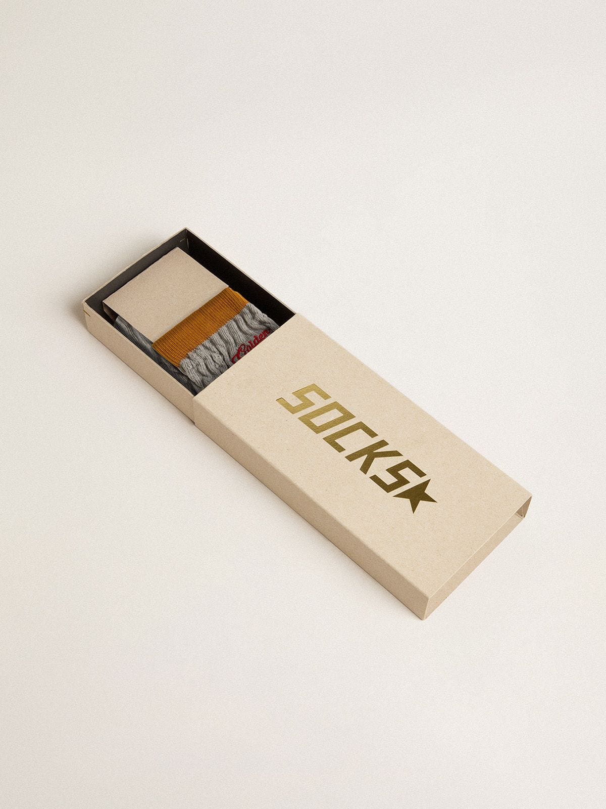 Gray ribbed socks with orange details and red logo